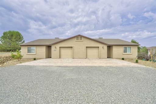 Pet Friendly 3 bedroom, 2 bathroom right side of duplex in Prescott Valley – photo 1