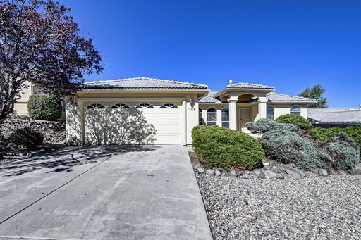 Cliff Rose Single-Story 3 Bedroom Home with Private Backyard! – photo 1
