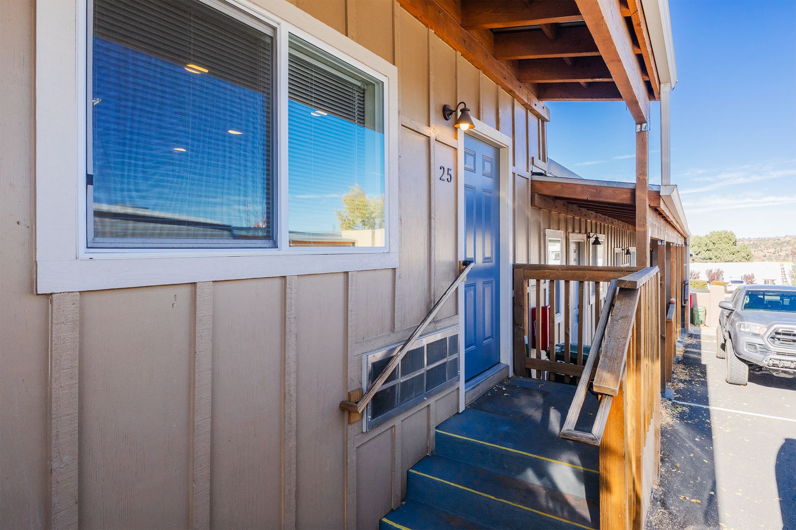 Prescott Apartment: 1141 E Gurley Street