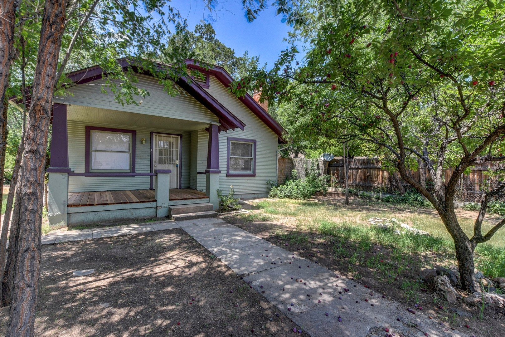 Prescott Apartment: 864 Valley Street