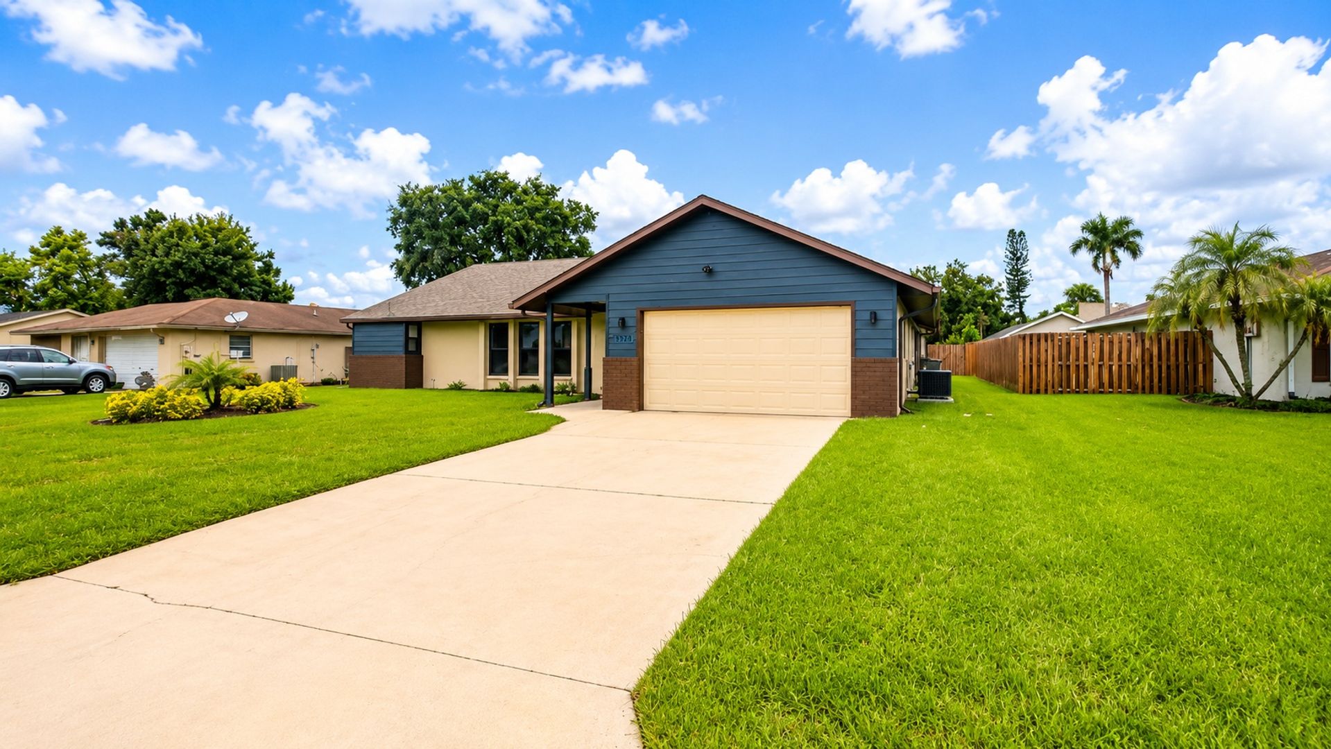 Sarasota House: 1526 Georgetowne Lane