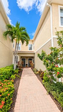 Annual unfurnished newer 3/3 townhome in gated community in Sarasota! – photo 1