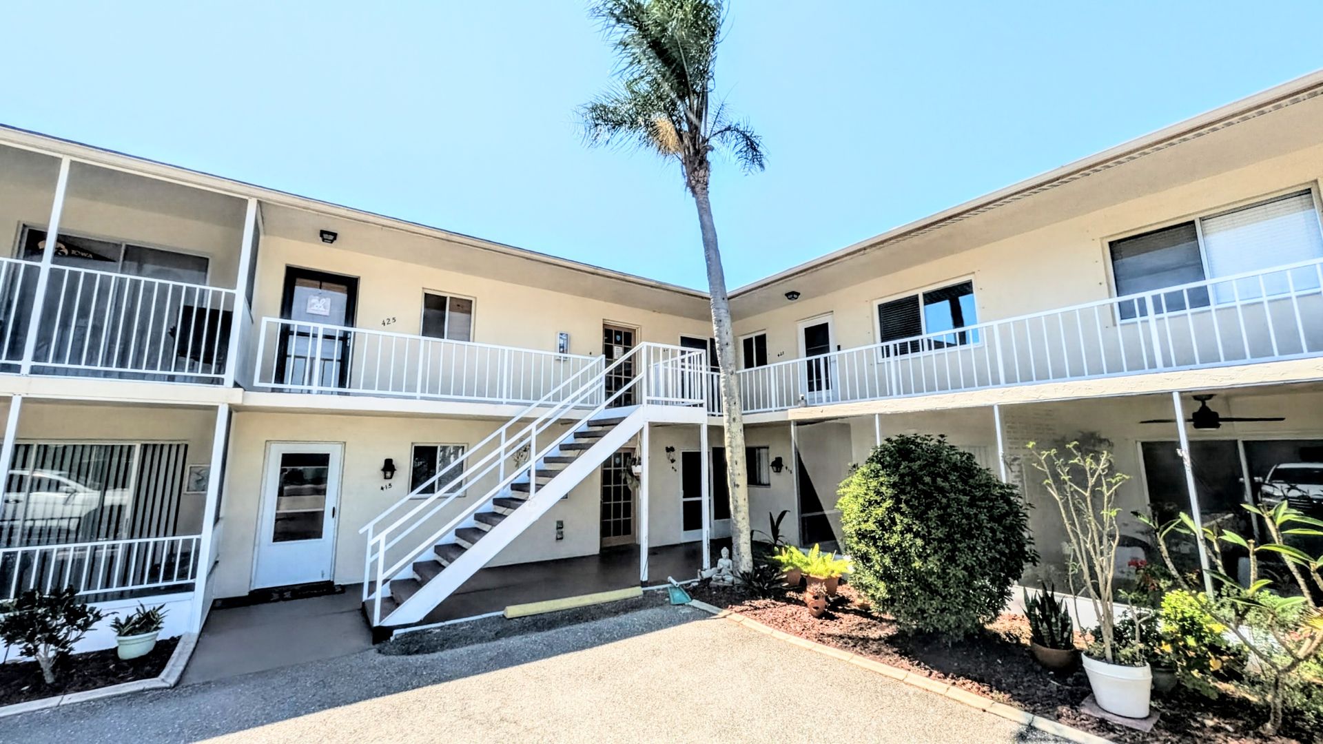 Venice House: 360 Base Ave. #424