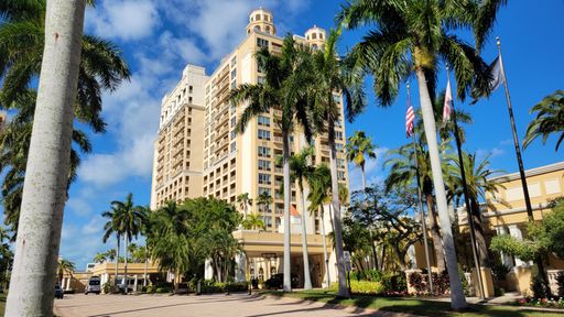 Seasonal/short term 3/2 renovated Ritz Carlton beauty with long water views – photo 1