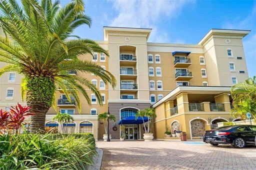 Annual unfurnished luxury 3/2 condo downtown Sarasota overlooking a park! – photo 1