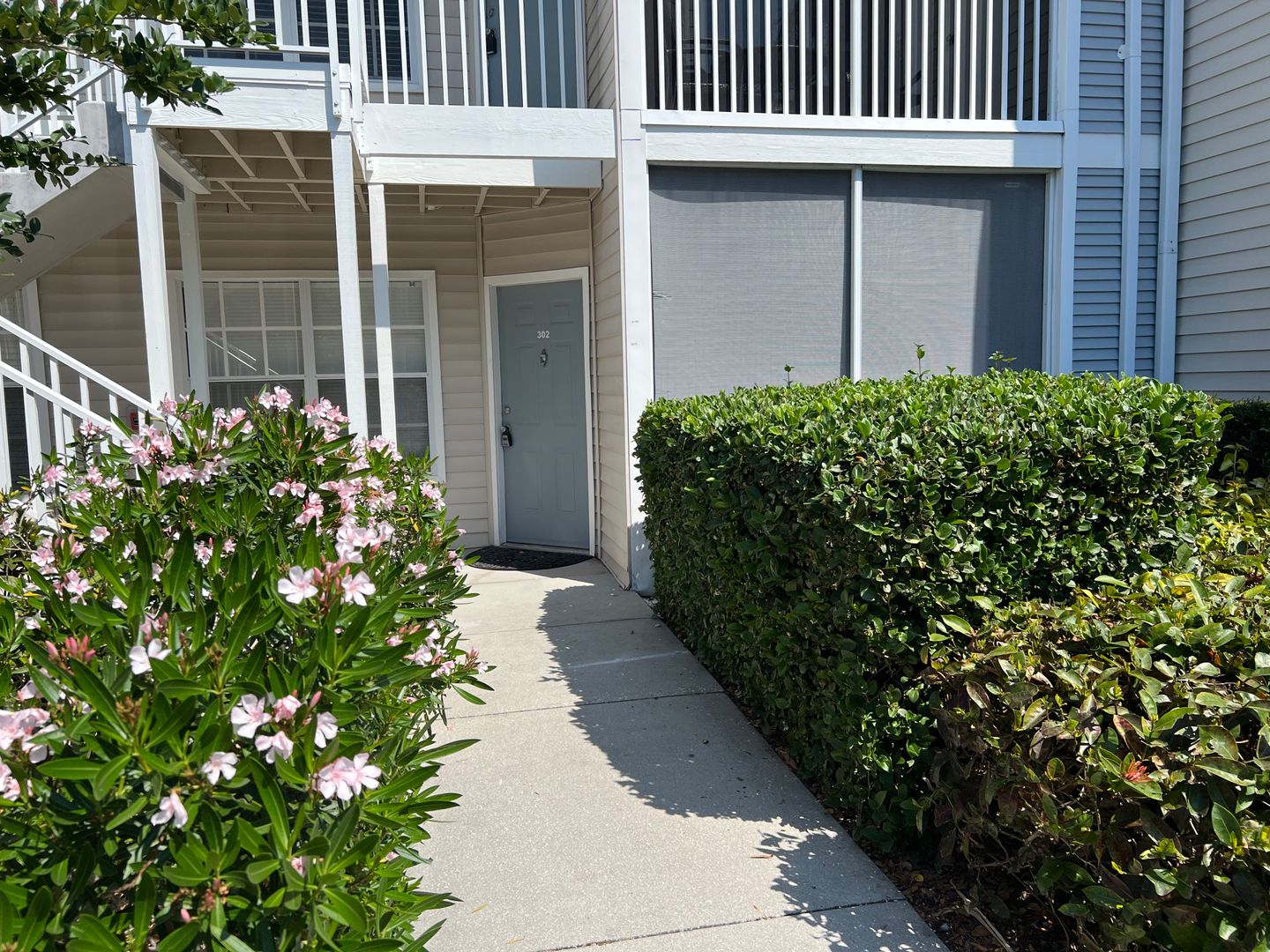 Sarasota House: 850 S. Tamiami Trail, Unit 302