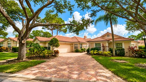 LEASE PENDING Annual unfurnished 3/2 SFH with pool in The Meadows on the golf course! – photo 1