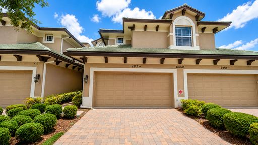 Annual unfurnished 3/2 villa in the Moorings at Edgewater – photo 1