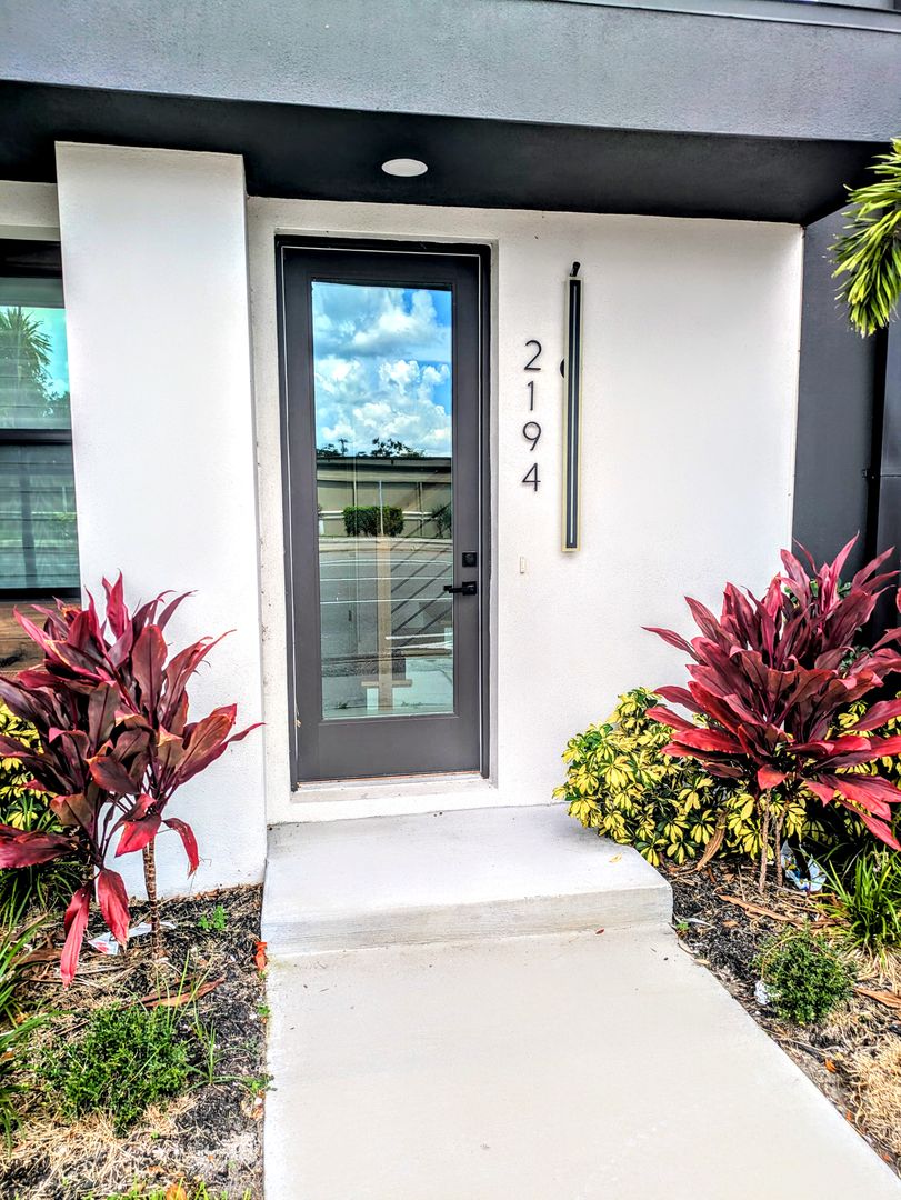 Sarasota House: 2194 Fruitville Rd.