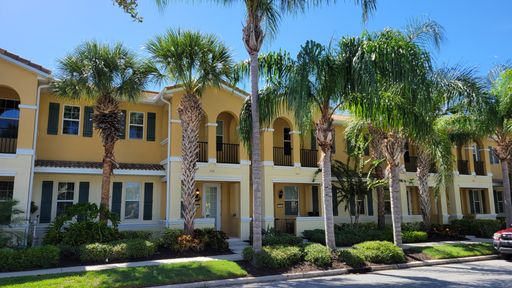 SEASONAL ONLY 3 bedroom, 2 1/2 bath townhome off University Parkway with water view – photo 1