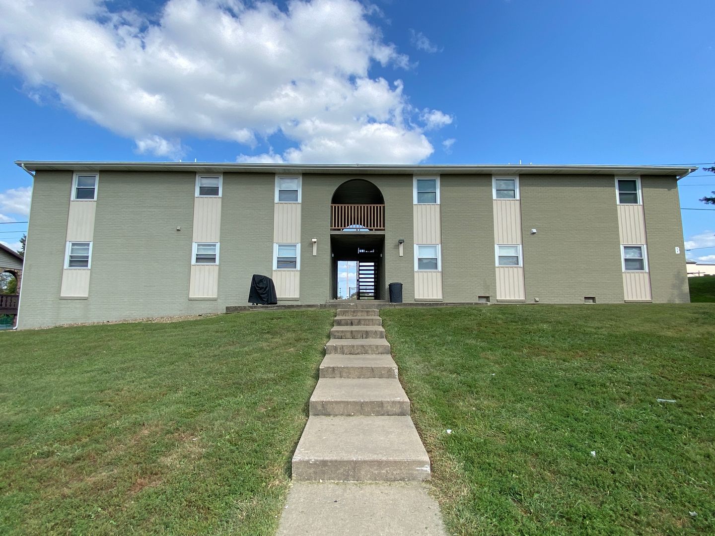 Cape Girardeau Apartment: 121 E Rodney