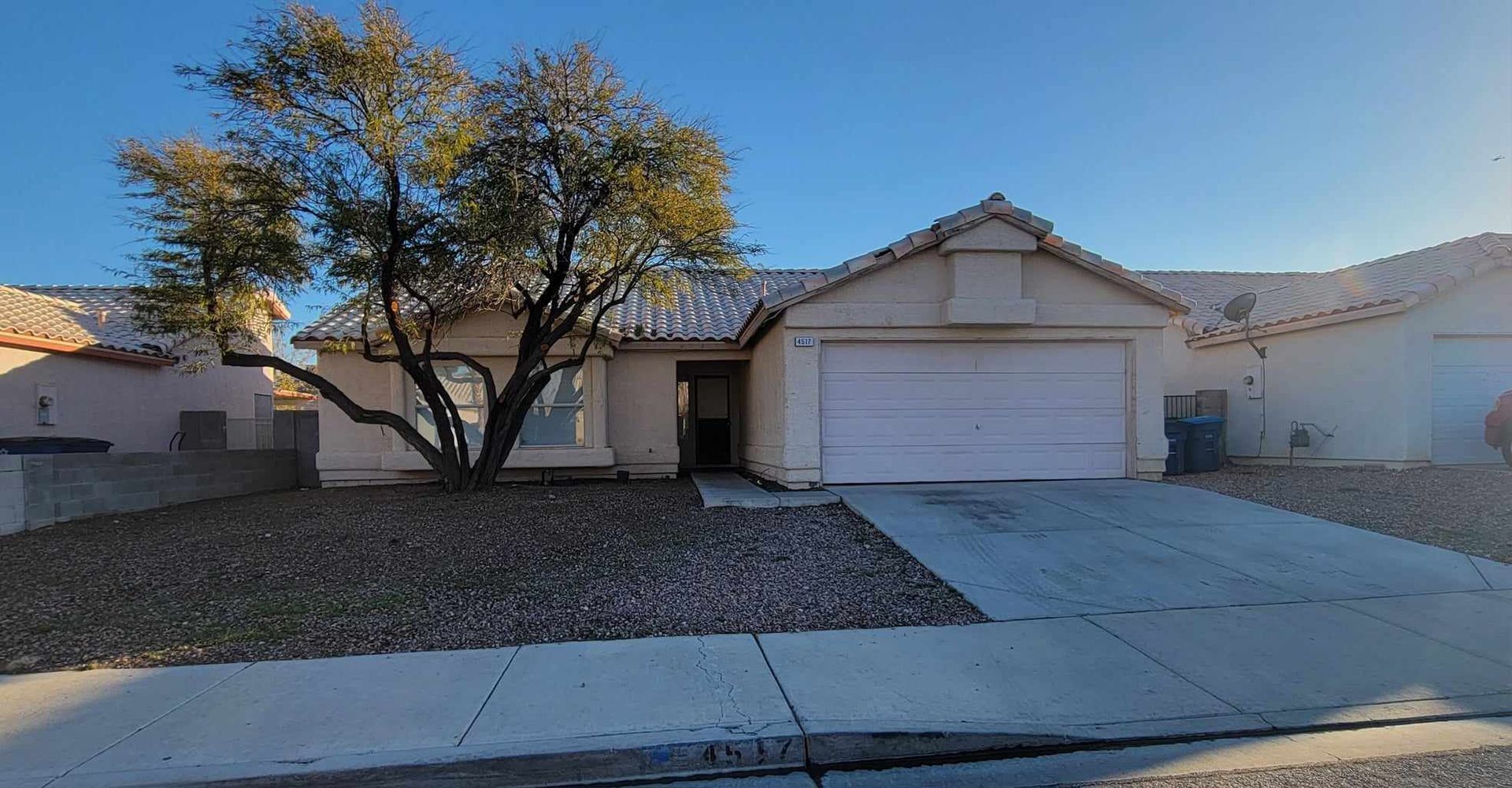 N. LAS VEGAS House: 4517 BLUE MAGIC WAY