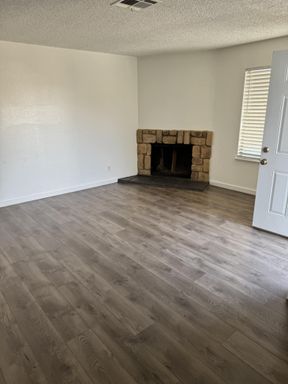 Spacious Upstairs 2 bedroom 2 bath unit – photo 1