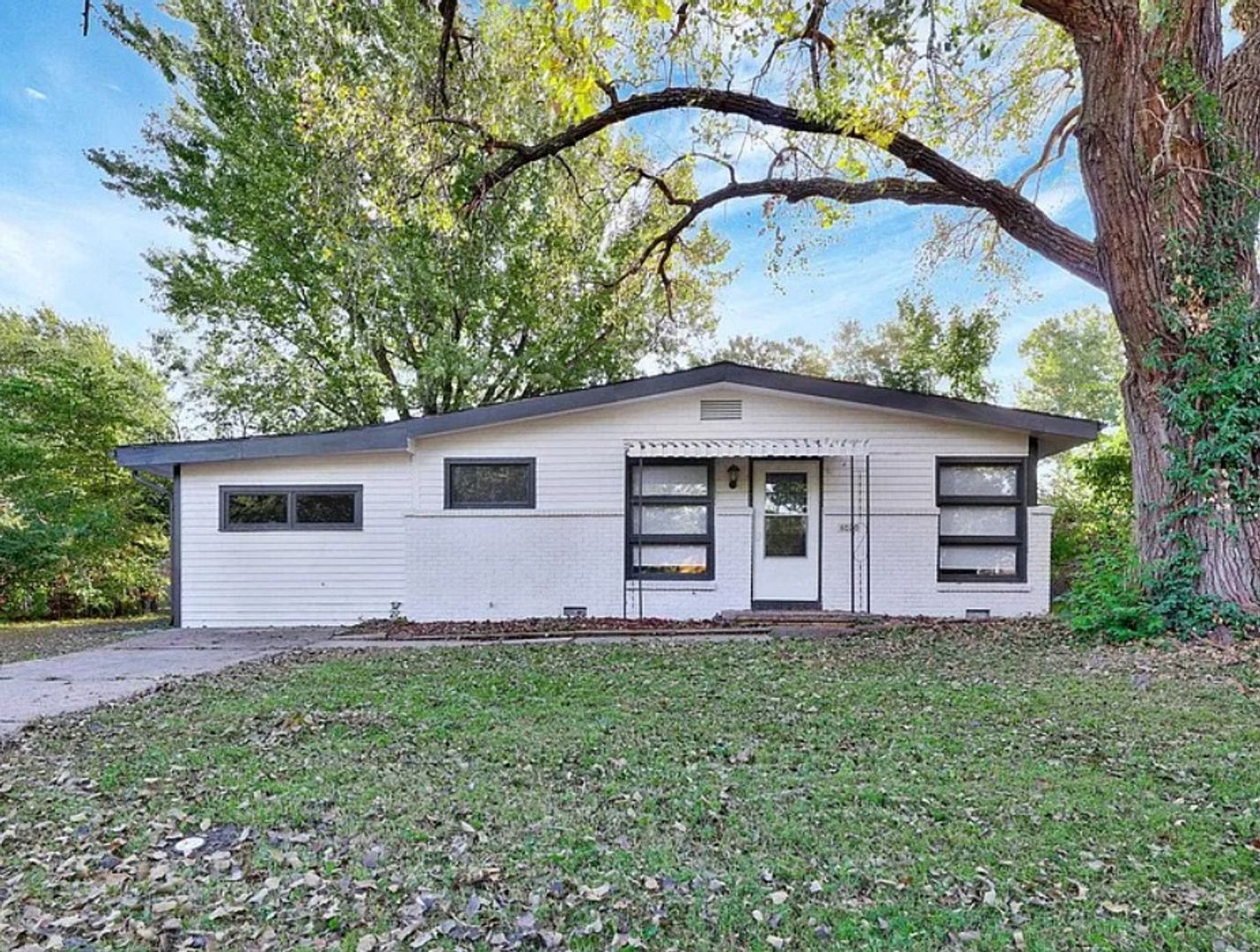 Park City House: 6020 N East Park View St