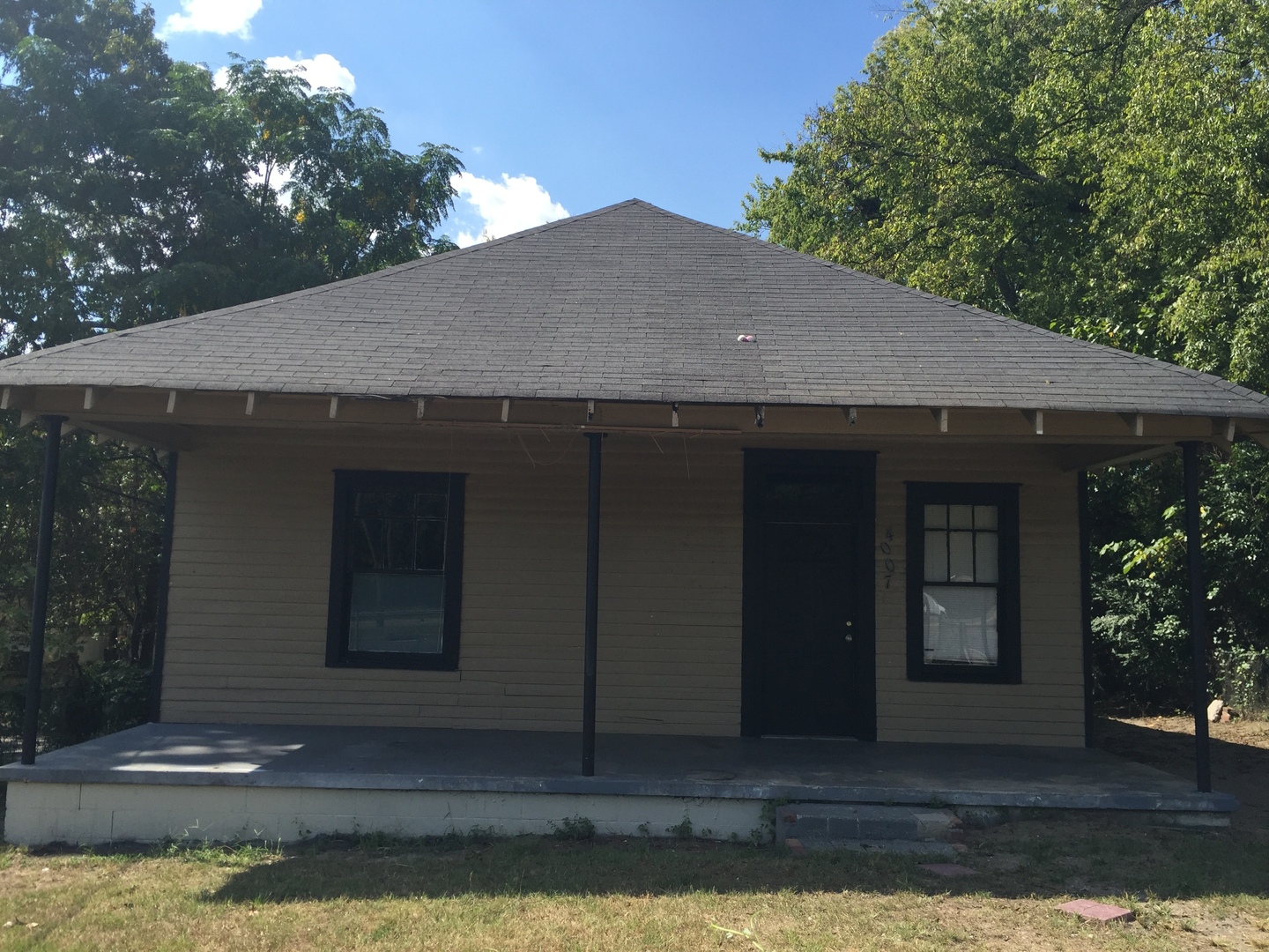 Columbus House: 4007 Holly Avenue