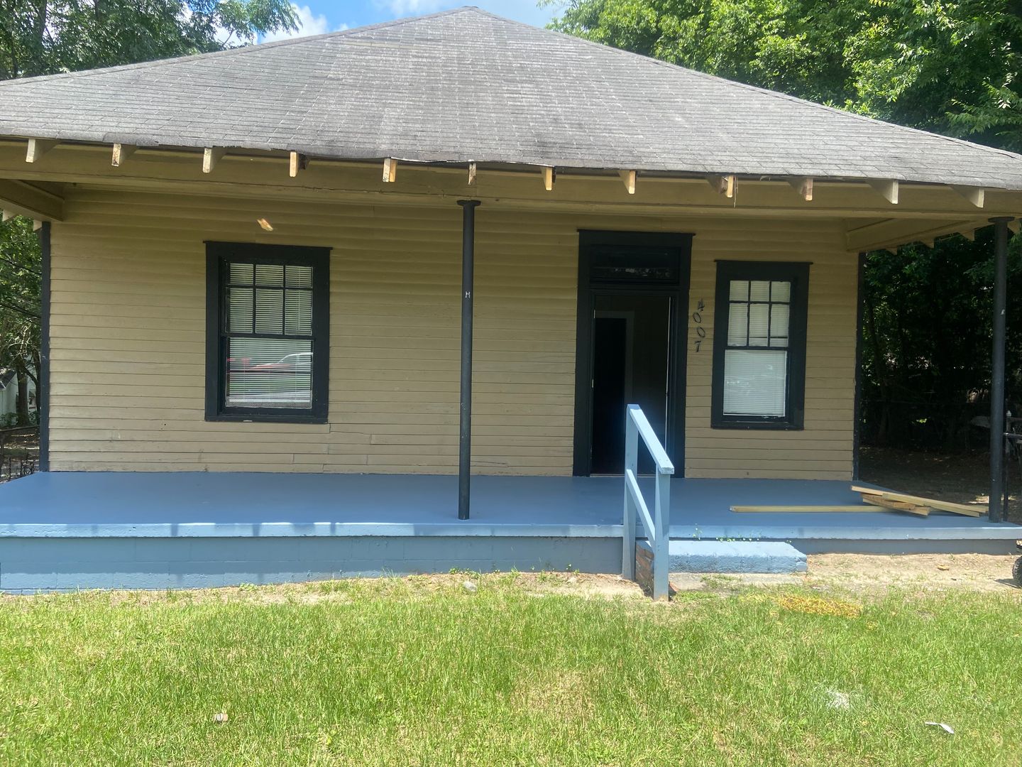 Columbus House: 4007 Holly Avenue