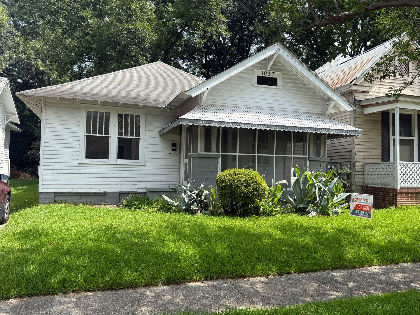 Columbus House: 1037 30th Street