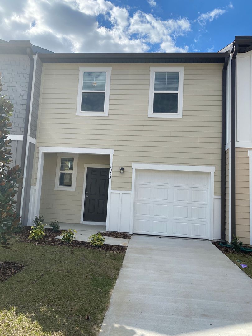 Davenport Townhome: 1053 Appleton St.