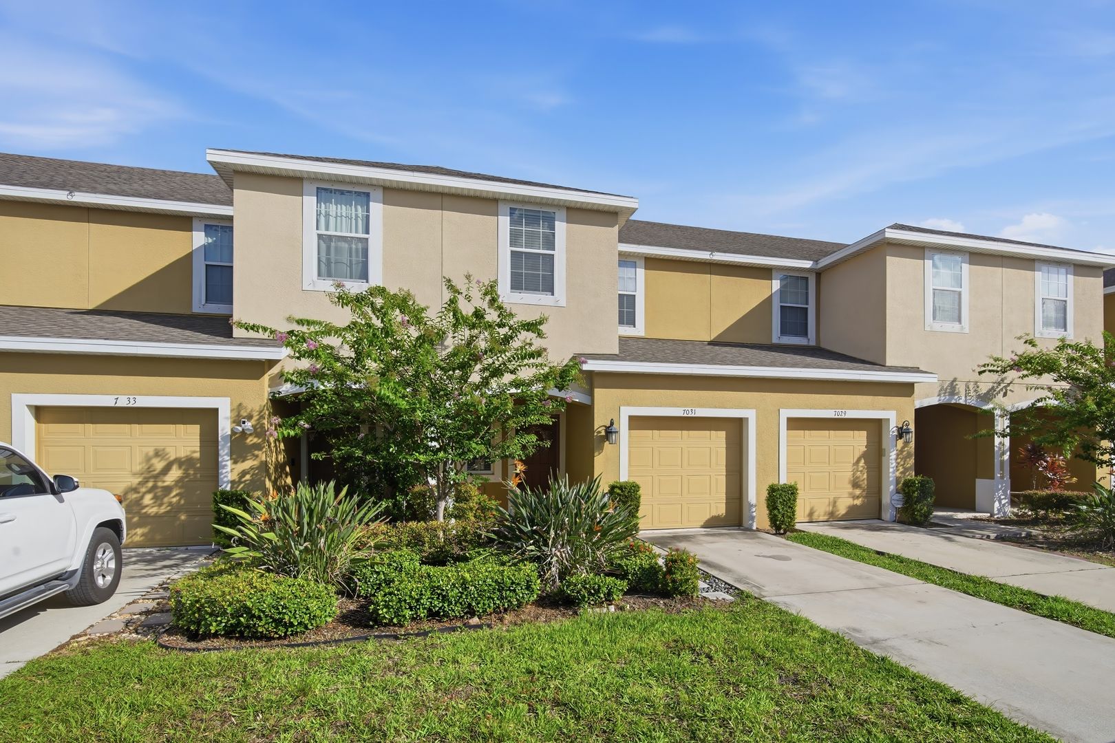 Riverview Townhome: 7031 Woodchase Glen Dr