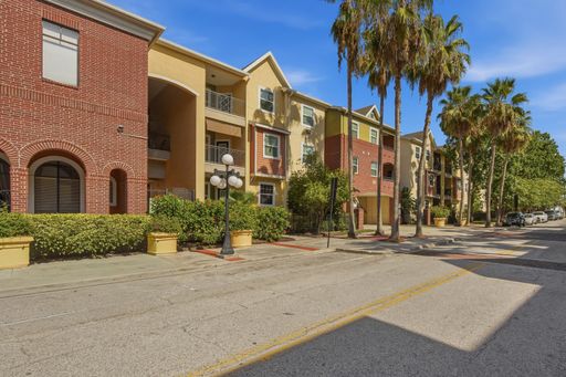 Spacious 1bedroom 1 bath condo in The Quarter at Ybor – photo 1