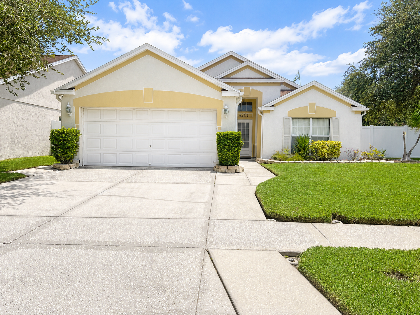 Lutz House: 4201 Pine Isle Drive