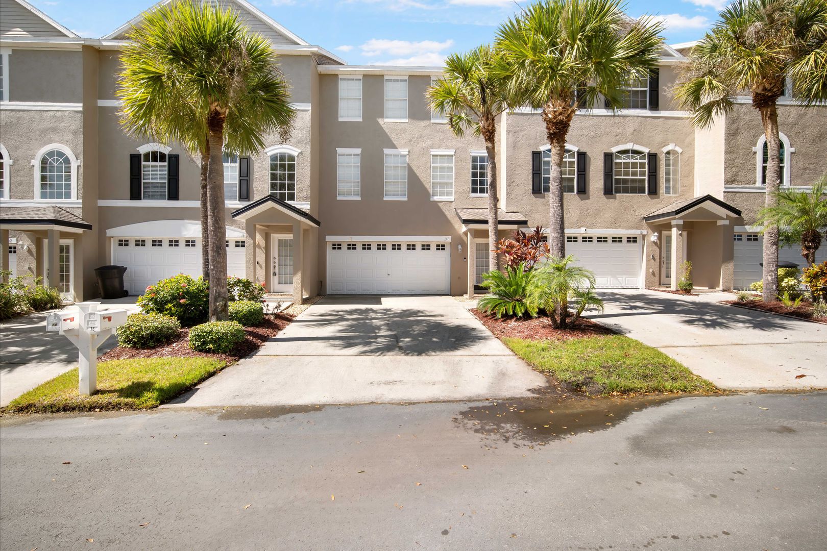 Clearwater Townhome: 16 Seagrape Cir