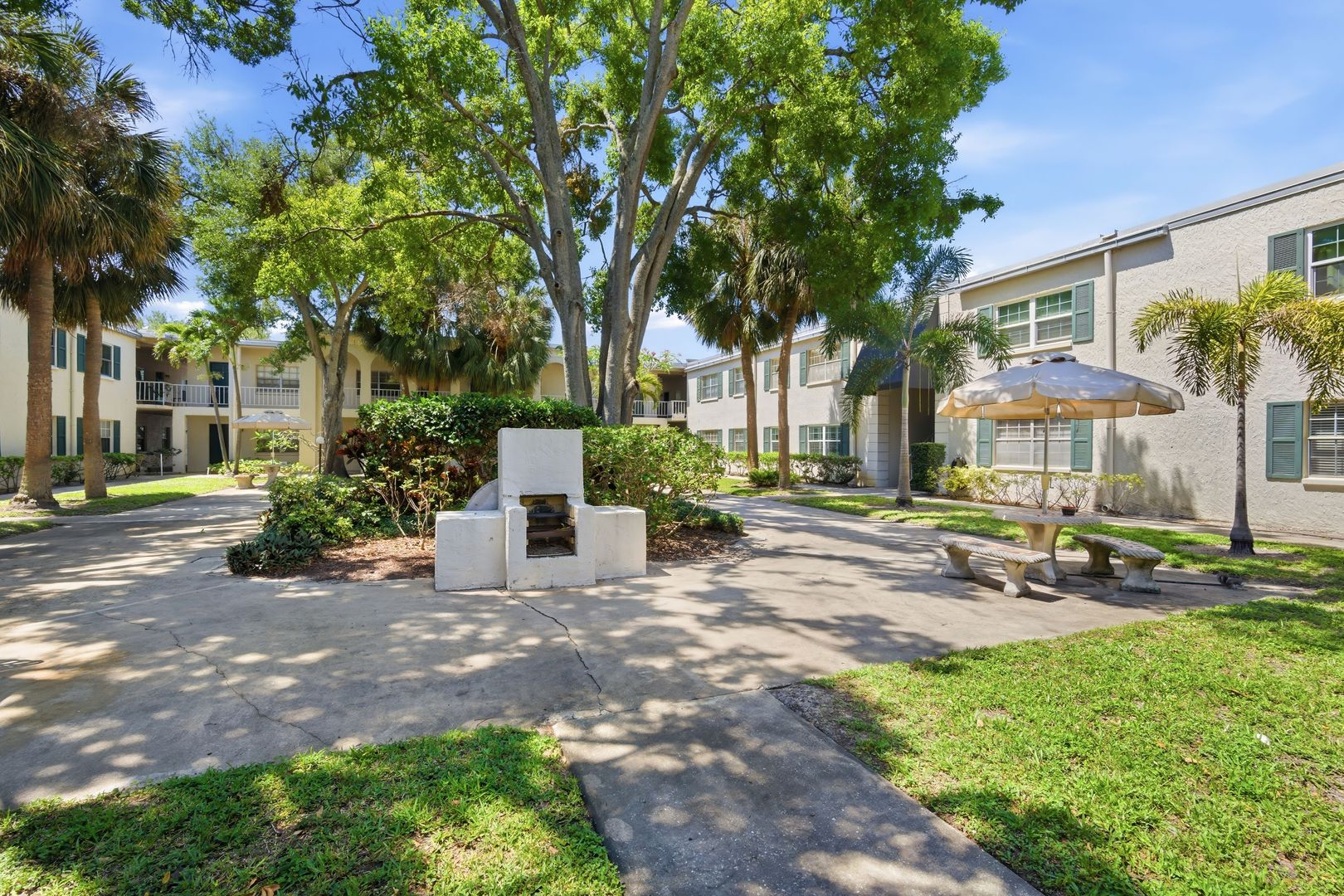 Tampa Condo: 4315 Aegean Dr #102C