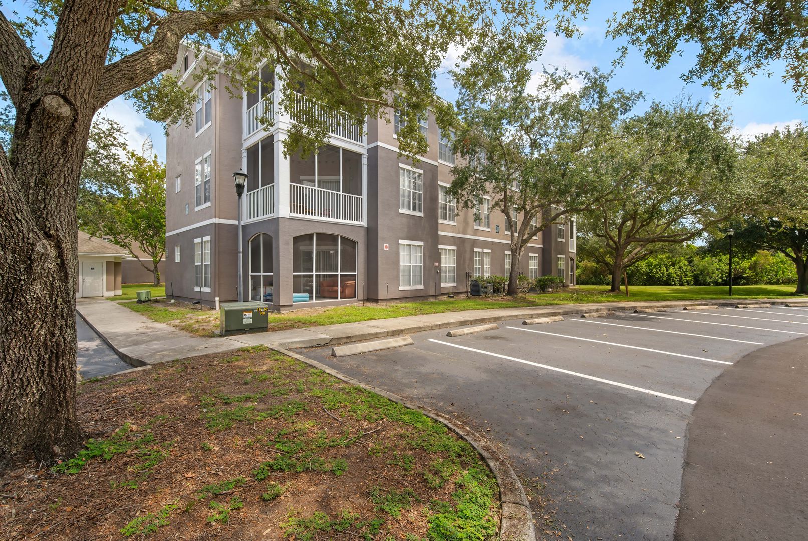 Tampa Condo: 9301 Crescent Loop Circle Unit 206
