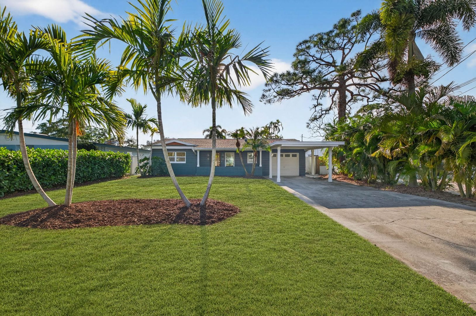 Shore Acres House: 4790 Venetian Blvd NE