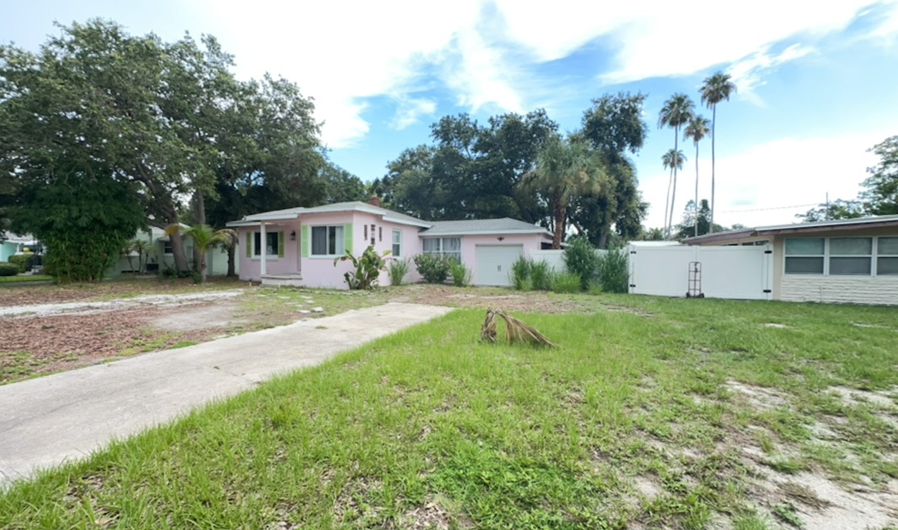 Dunedin House: 332 Buena Vista Dr S