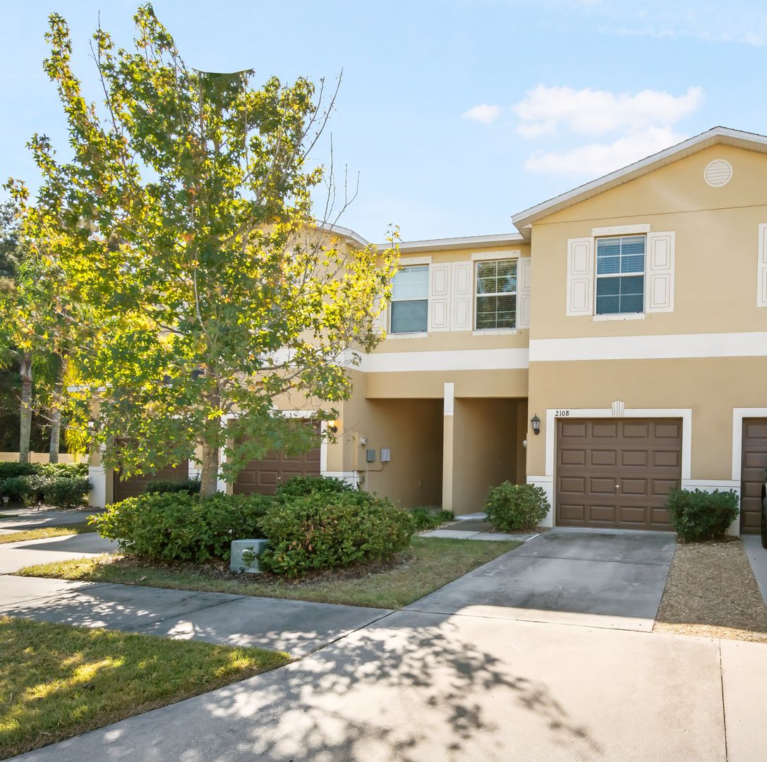 Ruskin Townhome: 2108 Golden Falcon Dr