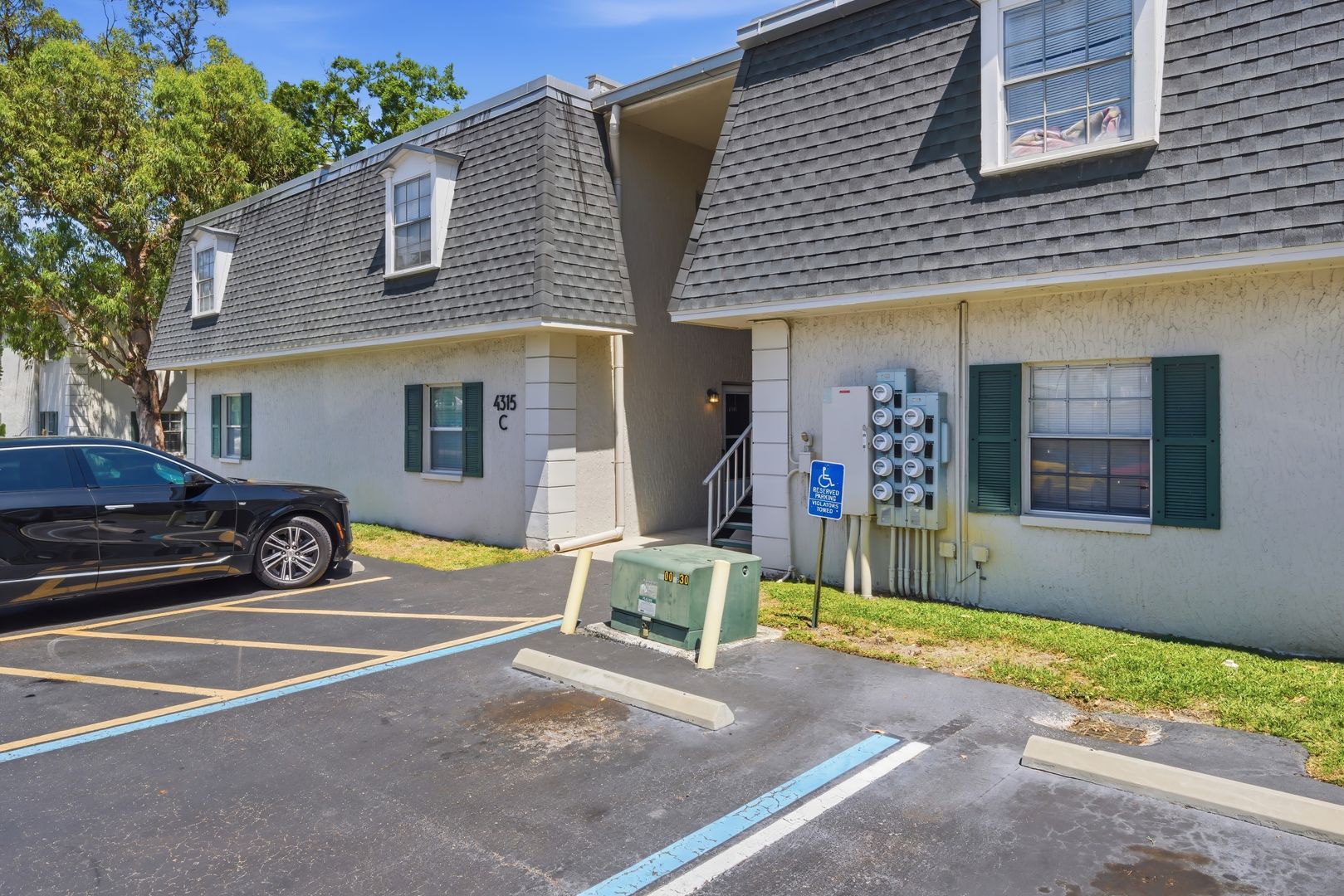 Tampa Condo: 4315 Aegean Dr #102C