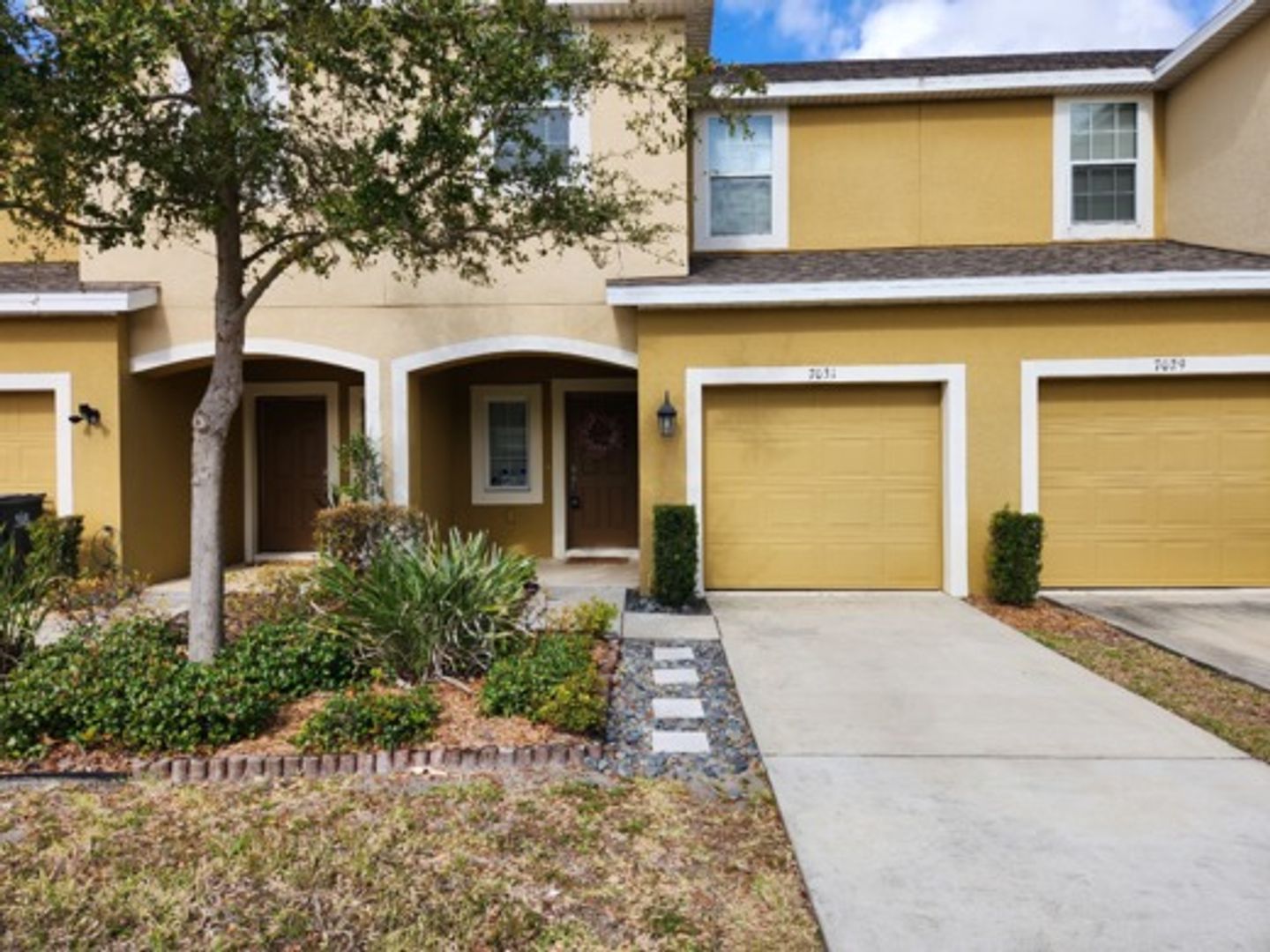 Riverview Townhome: 7031 Woodchase Glen Dr