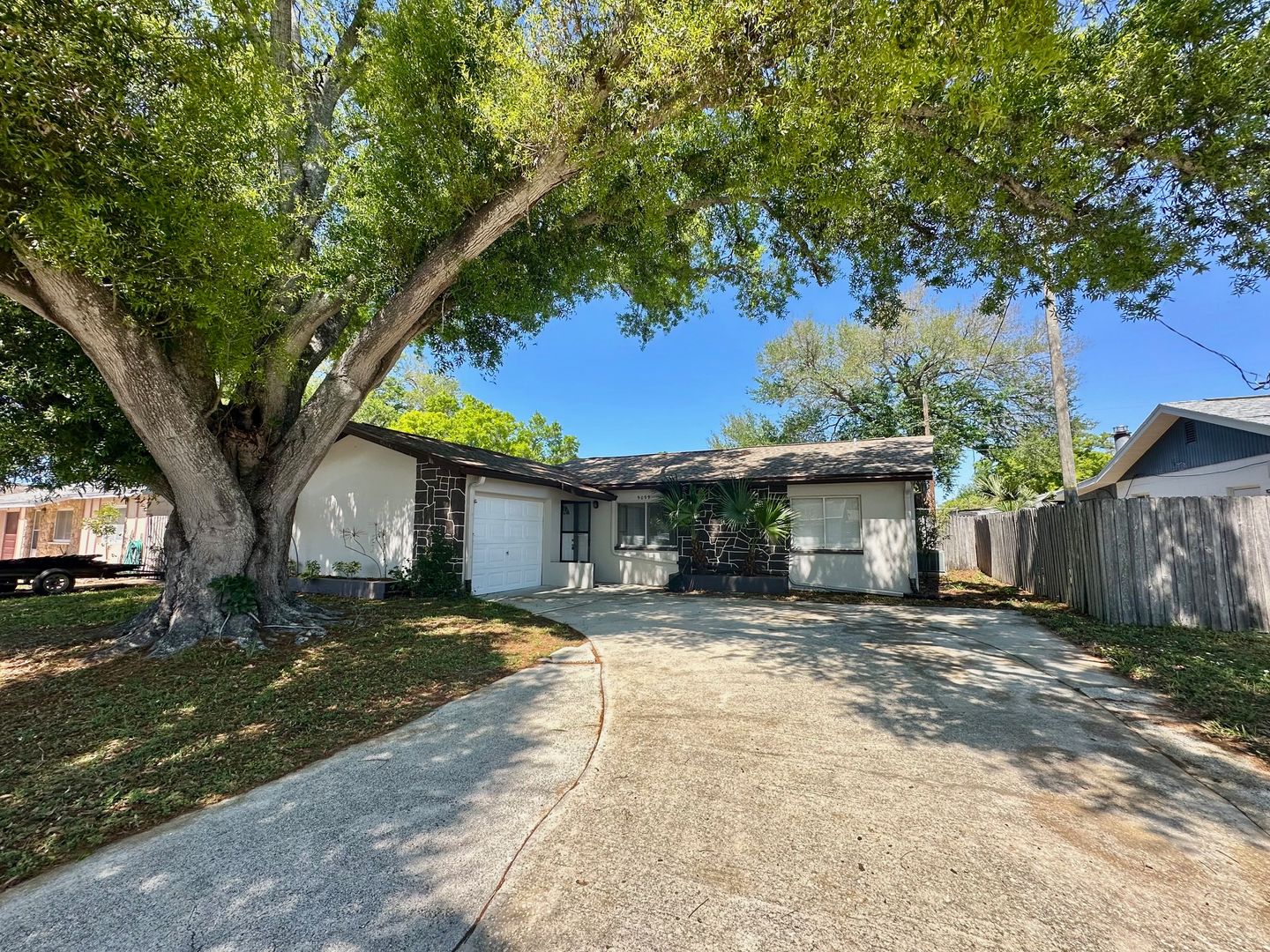 Largo House: 9099 108th Ave