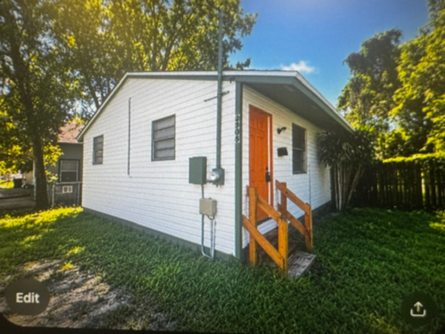 Tampa House: 2305 E 23rd Ave S