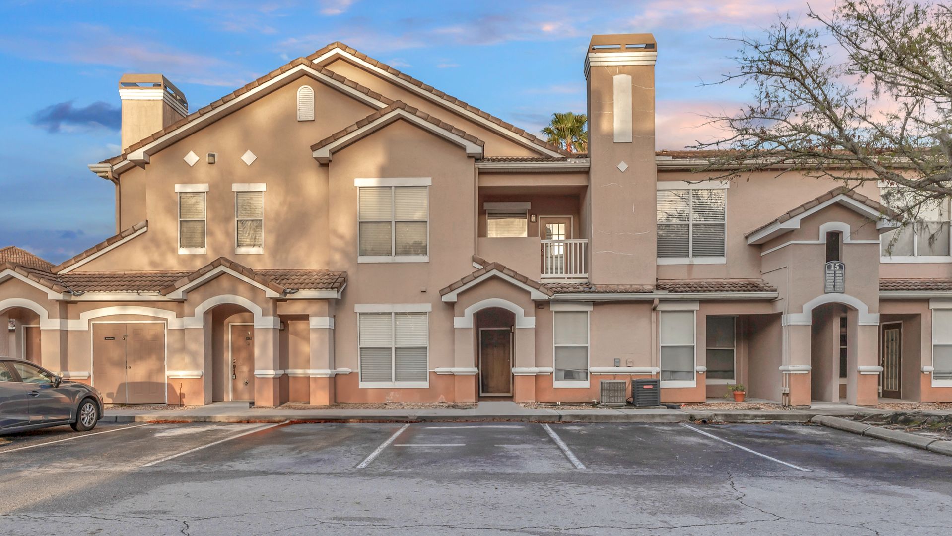 Tampa Condo: 18023 Villa Creek Dr