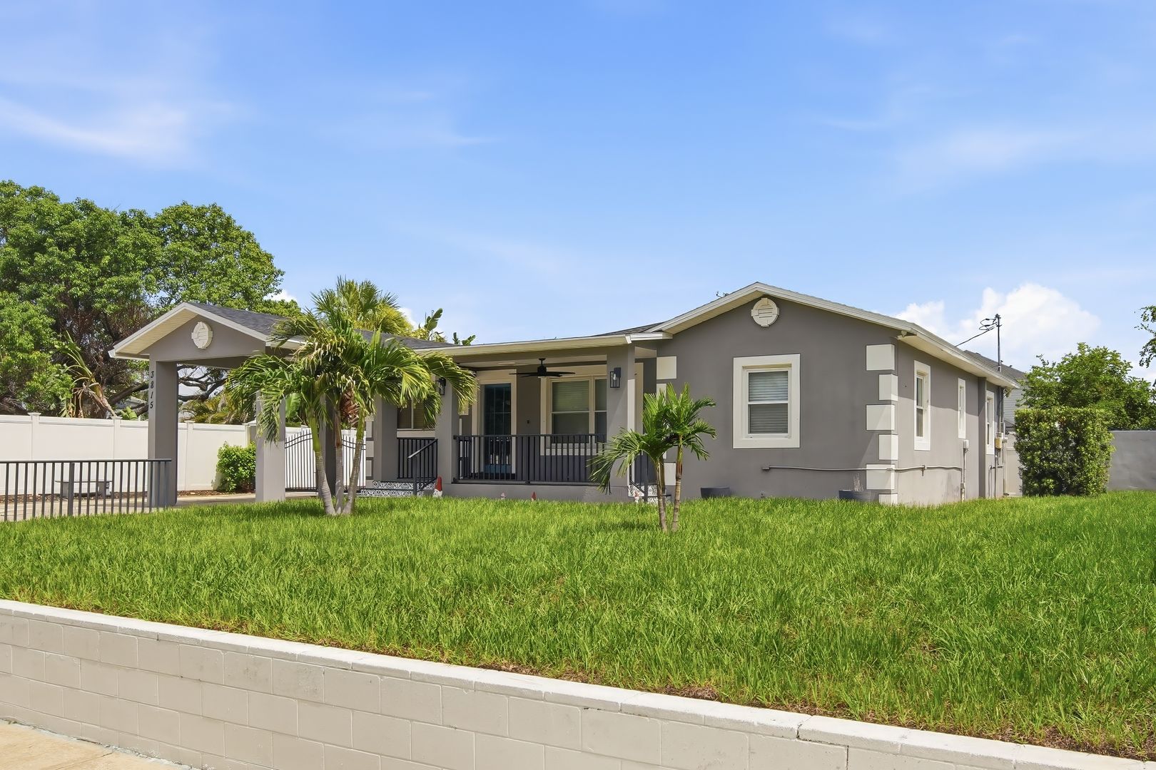 Tampa House: 3815 W North B St