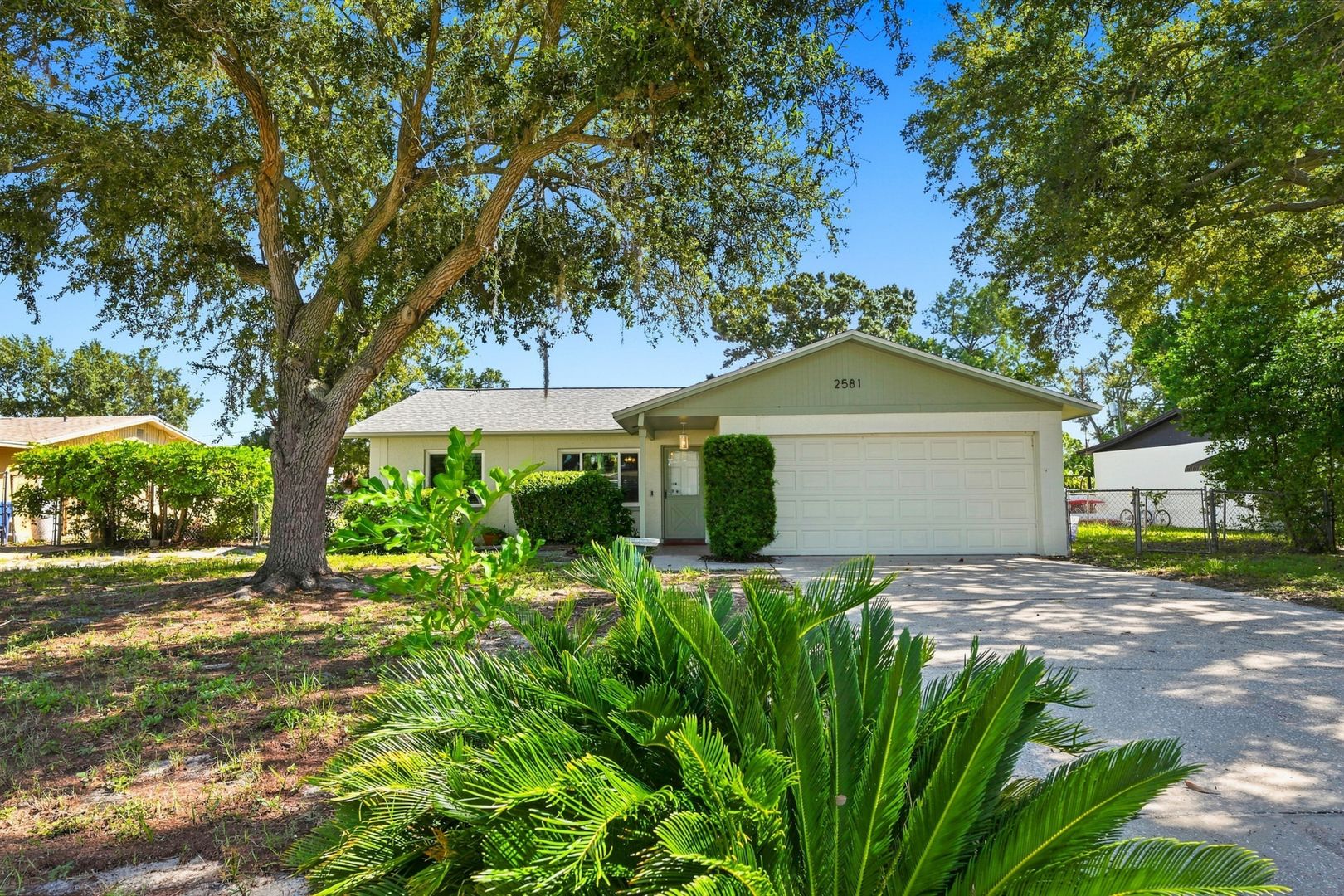 St. Petersburg House: 2581 Columbus Way S