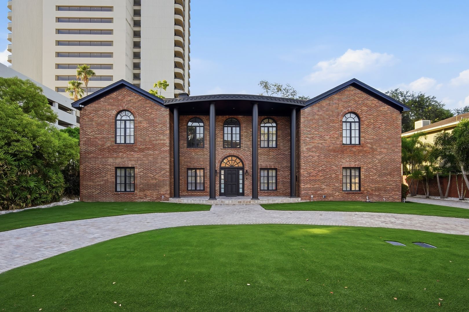 Tampa House: 2418 W Palm Dr