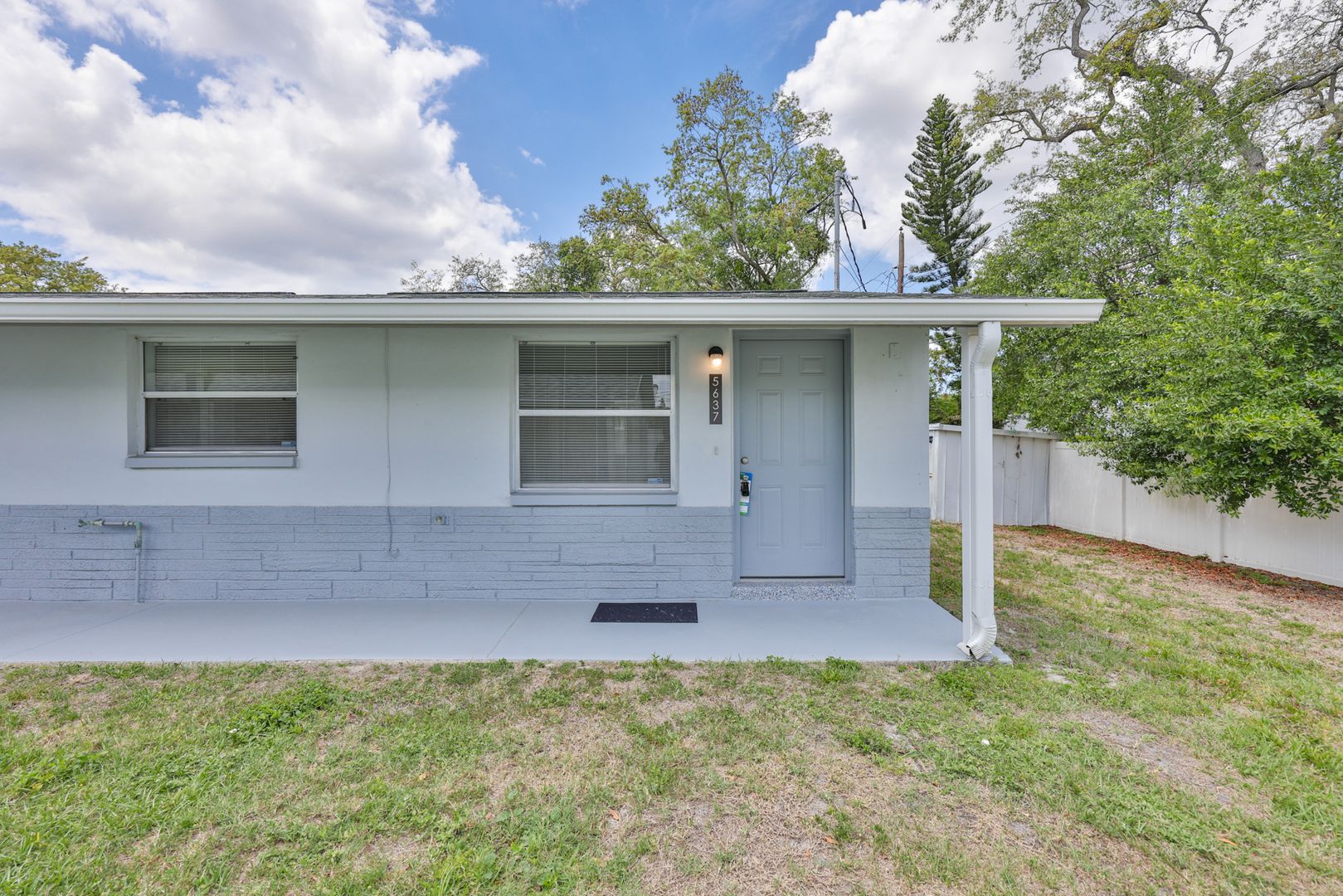 Holiday House: 5637 Golden Nugget Dr