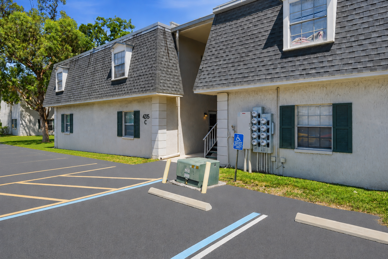 Tampa Condo: 4315 Aegean Dr #102C