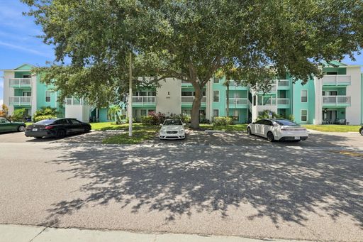 2bd/2ba Ground Floor Unit in the Harbor Club Condominiums in Palm Harbor! – photo 1