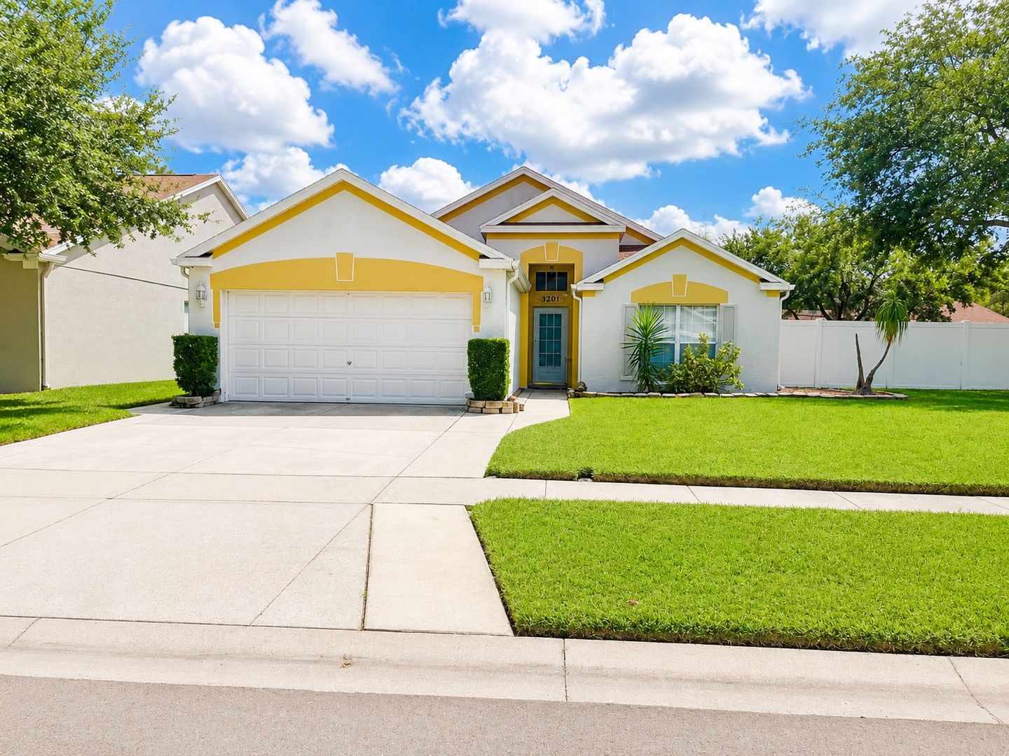 Lutz House: 4201 Pine Isle Drive