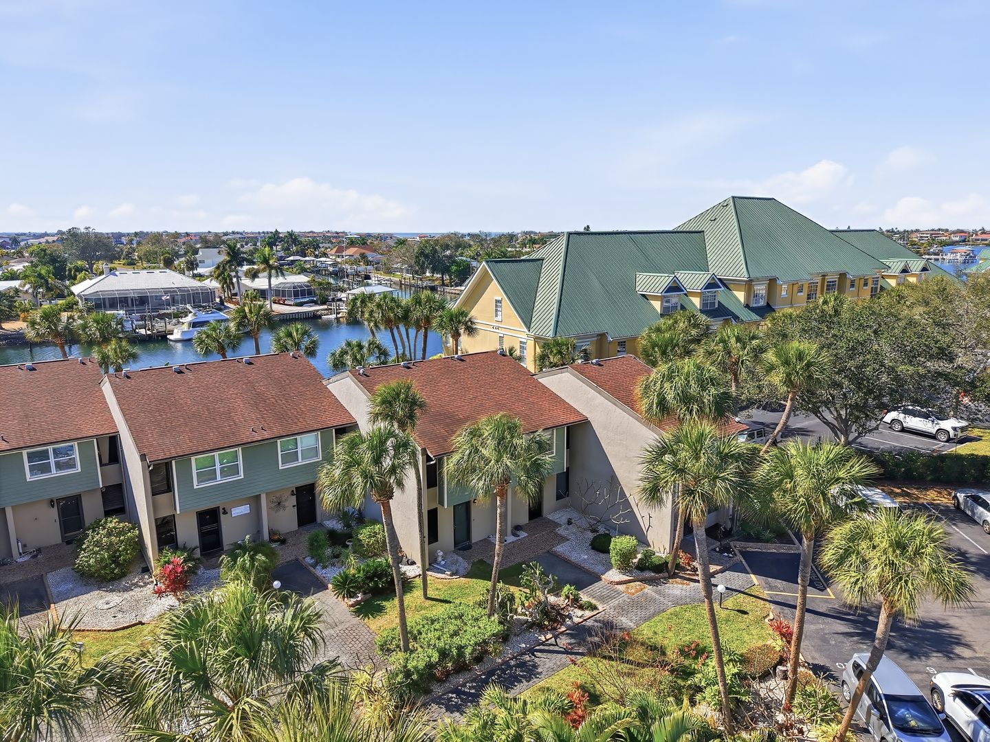 Apollo Beach Townhome: 1028 Apollo Beach Boulevard #17