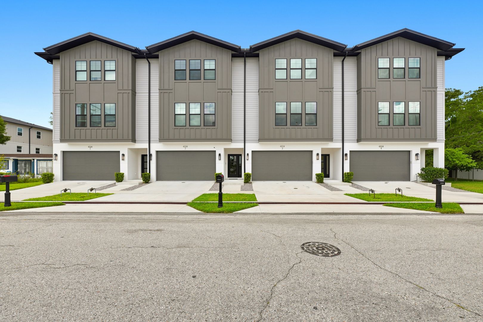 Tampa Townhome: 4324 W Gray St #3