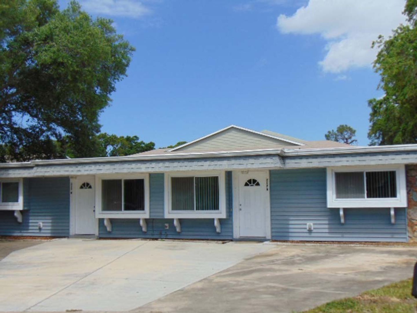 Largo House: 217 Debby Ct. Unit A