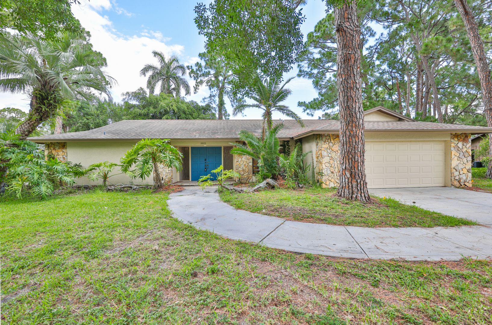 Clearwater House: 2823 Heron Pl
