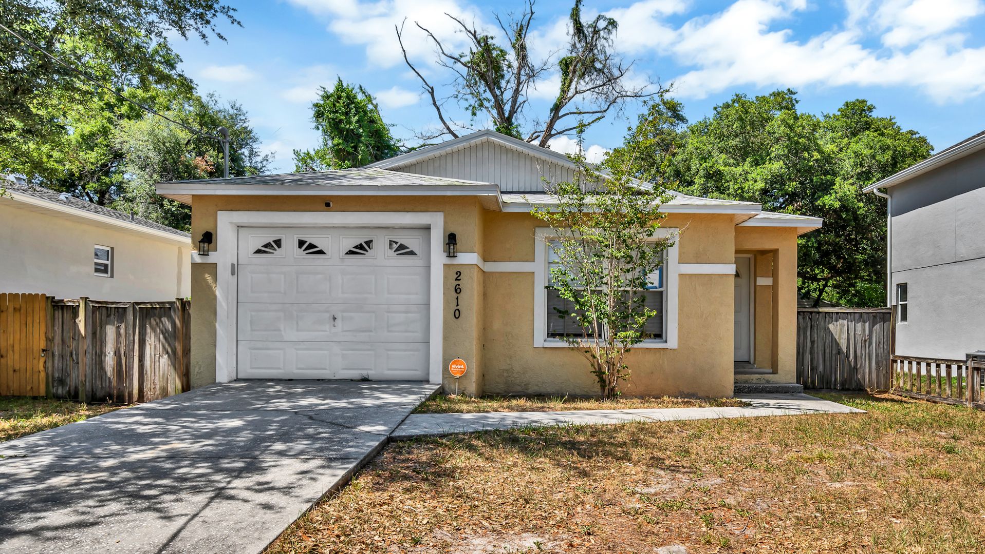 Tampa House: 2610 E Lake Ave