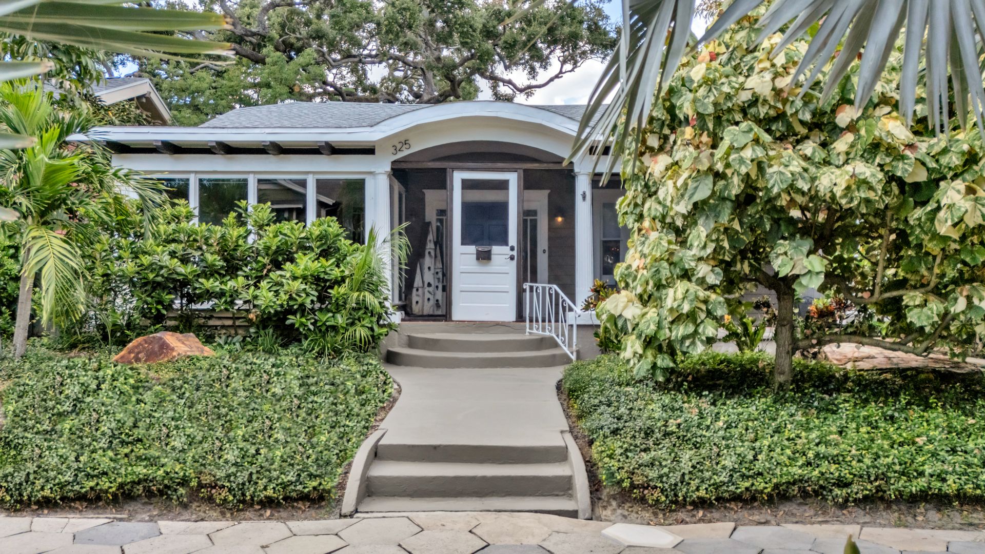 St. Petersburg House: 325 16th Avenue NE