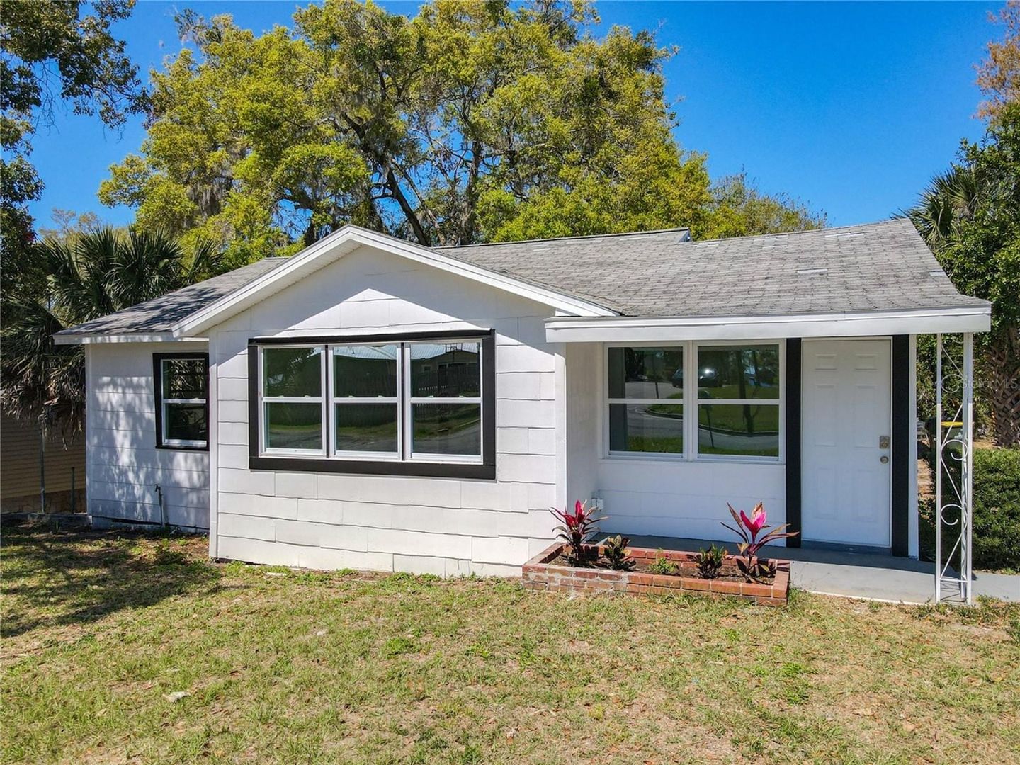 Clermont House: 218 W Magnolia Street